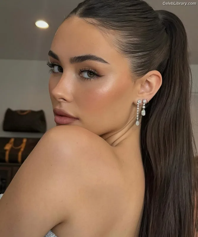 Madison Beer photo 2 of 3479