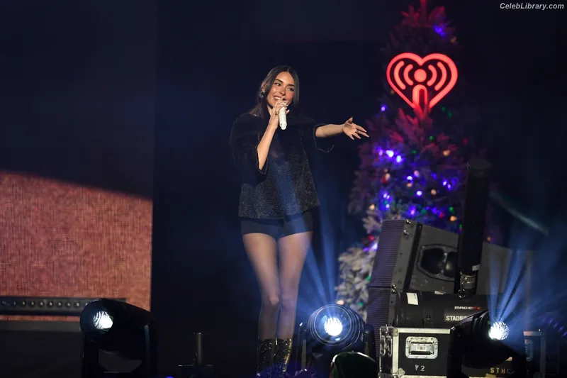 Madison Beer photo 2 of 3479