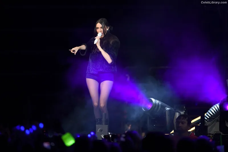 Madison Beer photo 4 of 3479