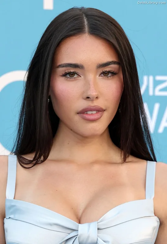 Madison Beer photo 22 of 3479