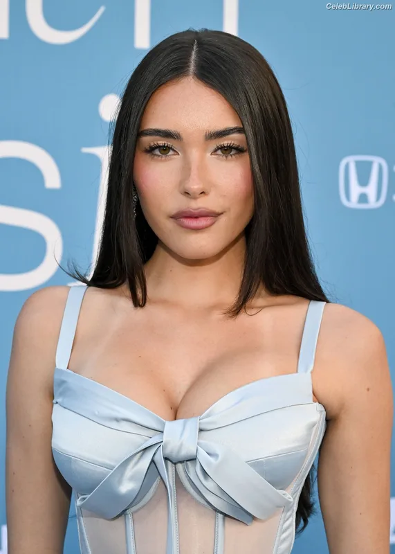 Madison Beer photo 14 of 3479