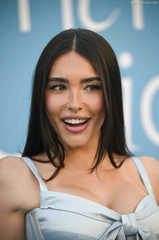Madison Beer photo 17 of 3479