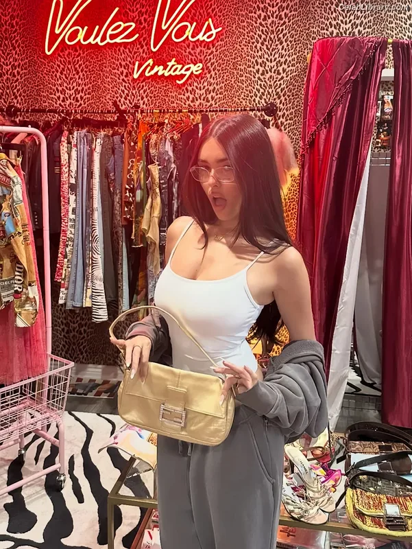 Madison Beer photo 9 of 3479