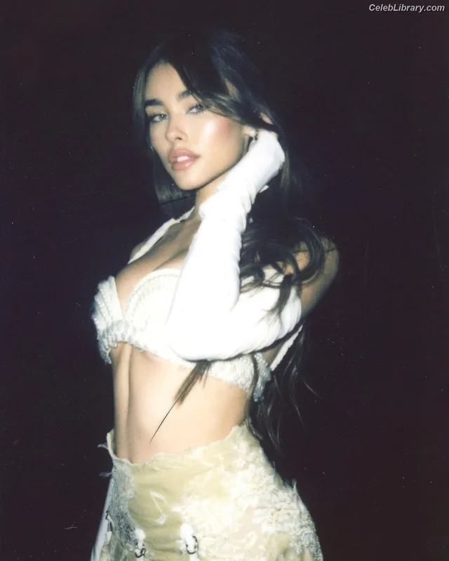 Madison Beer photo 12 of 3479