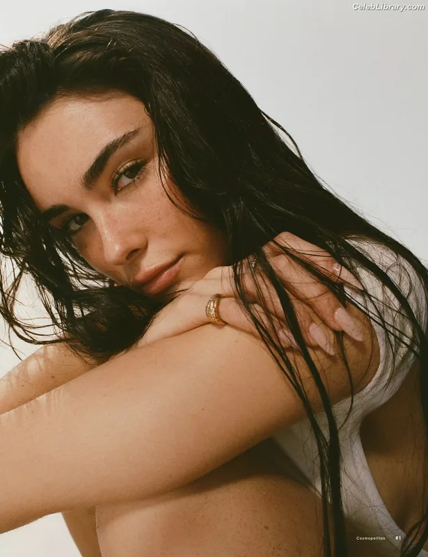 Madison Beer photo 1 of 3479