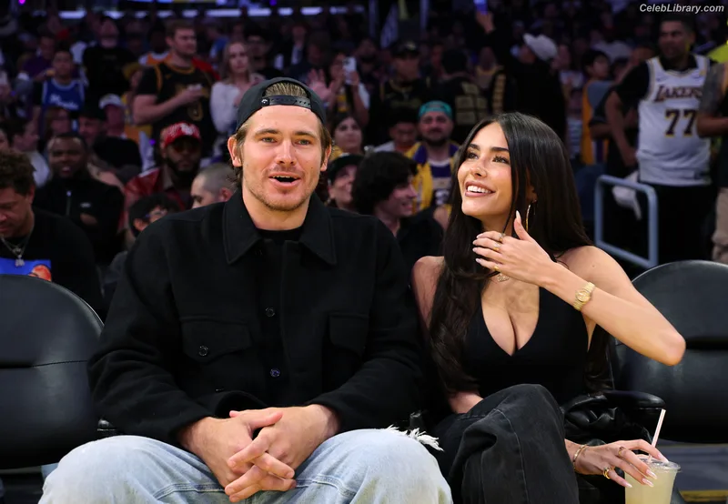 Madison Beer photo 24 of 3479