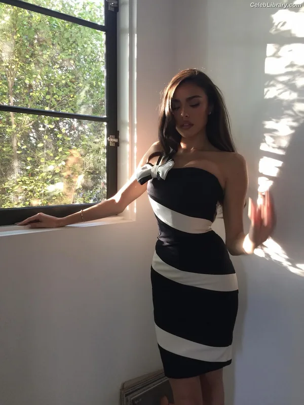 Madison Beer photo 20 of 3479