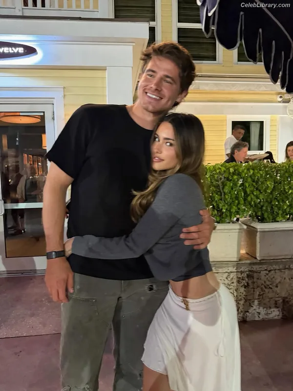 Madison Beer photo 1 of 3479