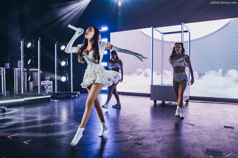 Madison Beer photo 11 of 3479