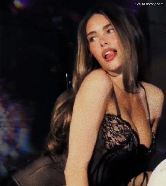 Madison Beer photo 11 of 3479
