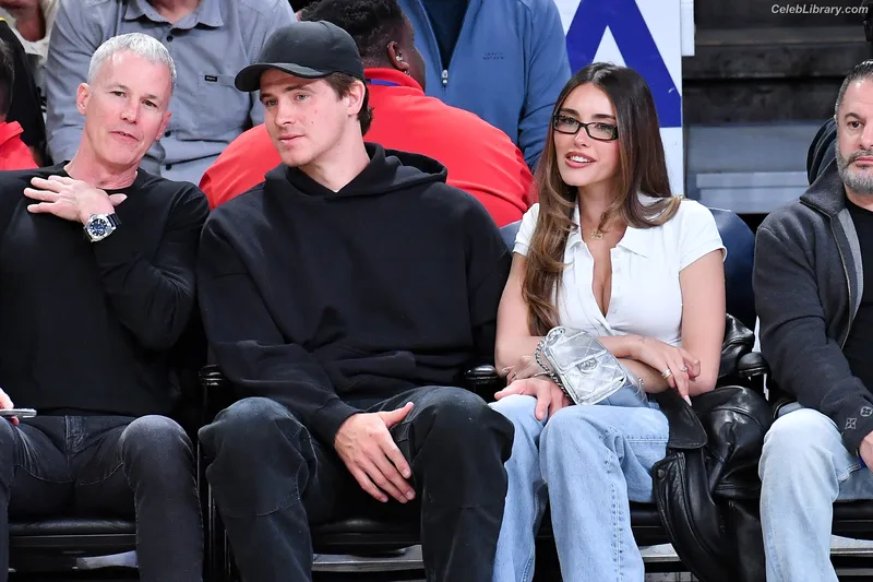 Madison Beer photo 18 of 3479