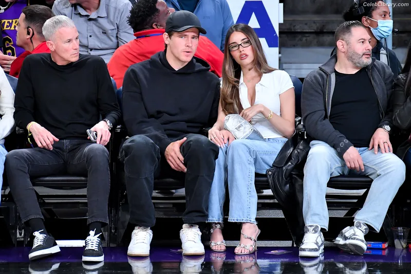 Madison Beer photo 24 of 3479