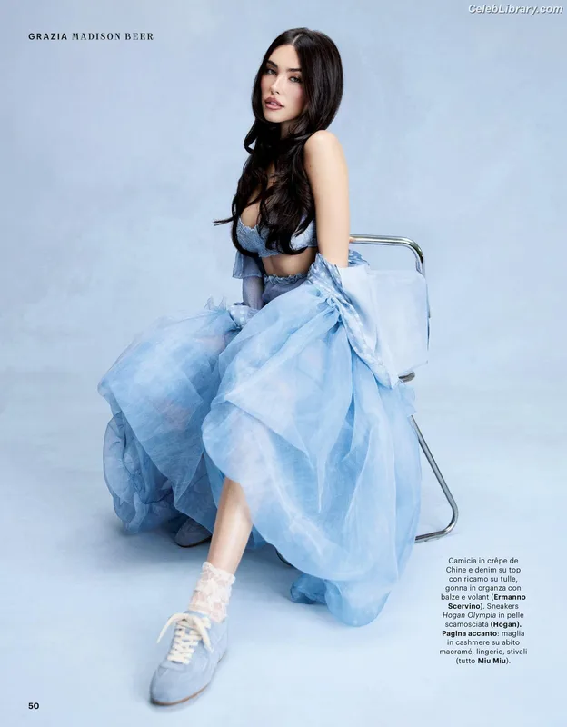 Madison Beer photo 12 of 3479