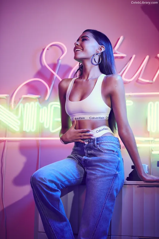 Madison Beer photo 5 of 3479