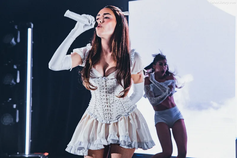 Madison Beer photo 12 of 3479