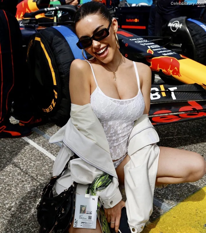 Madison Beer photo 15 of 3479