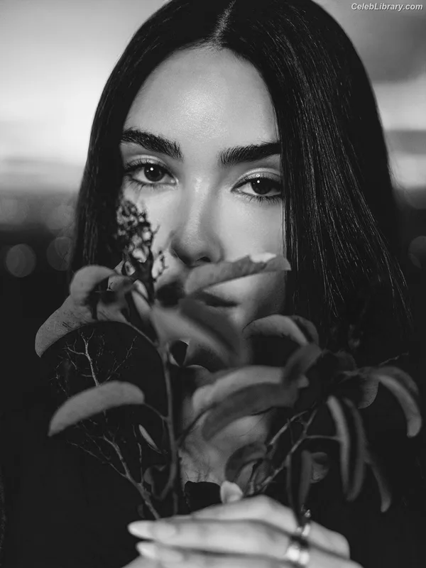 Madison Beer photo 1 of 3479