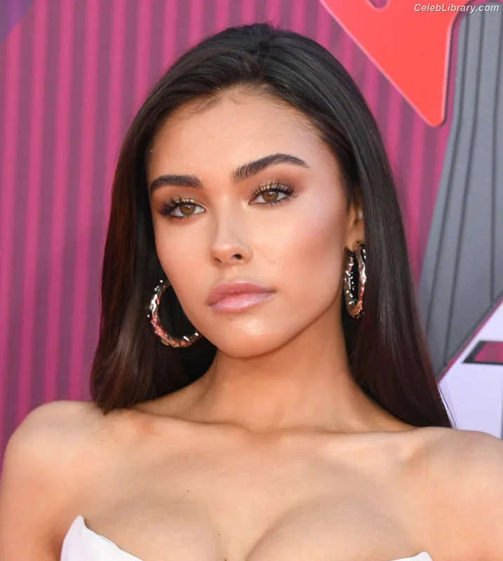 Madison Beer photo 2 of 3479