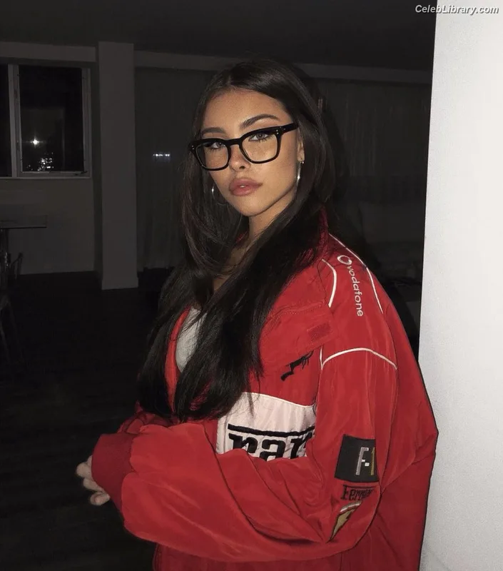 Madison Beer photo 7 of 3479