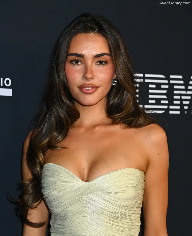 Madison Beer photo 20 of 3479