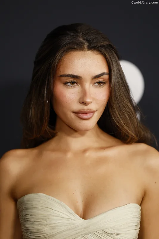 Madison Beer photo 1 of 3479