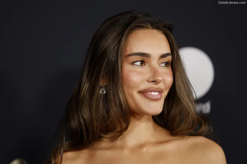 Madison Beer photo 2 of 3479