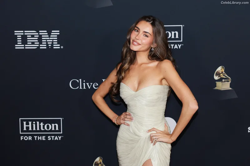 Madison Beer photo 15 of 3479