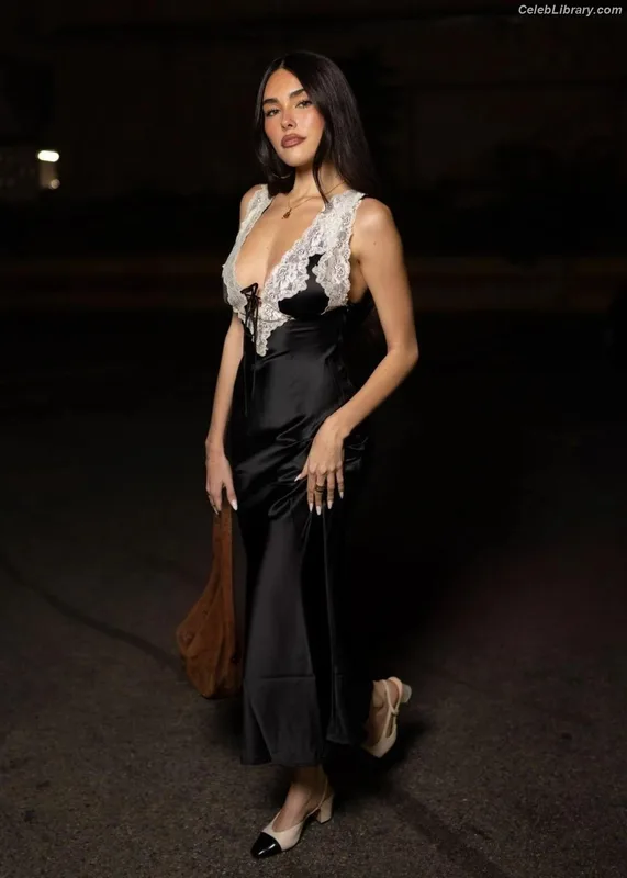 Madison Beer photo 23 of 3479