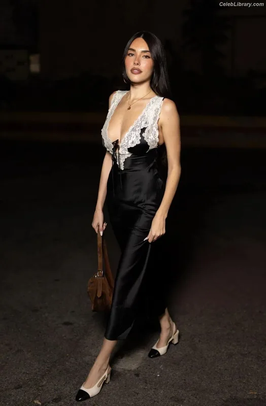 Madison Beer photo 24 of 3479