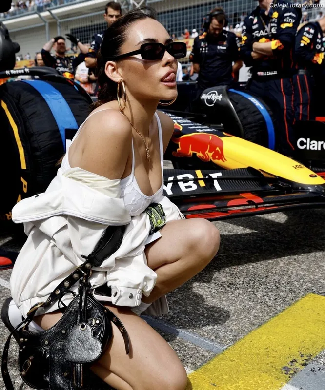 Madison Beer photo 1 of 3479