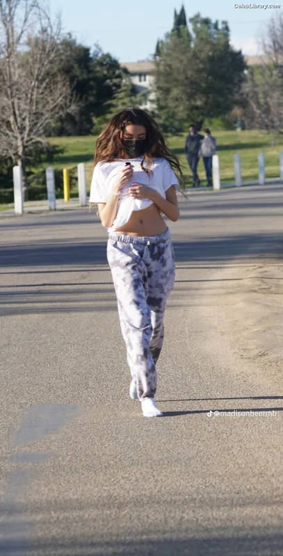 Madison Beer photo 12 of 3479