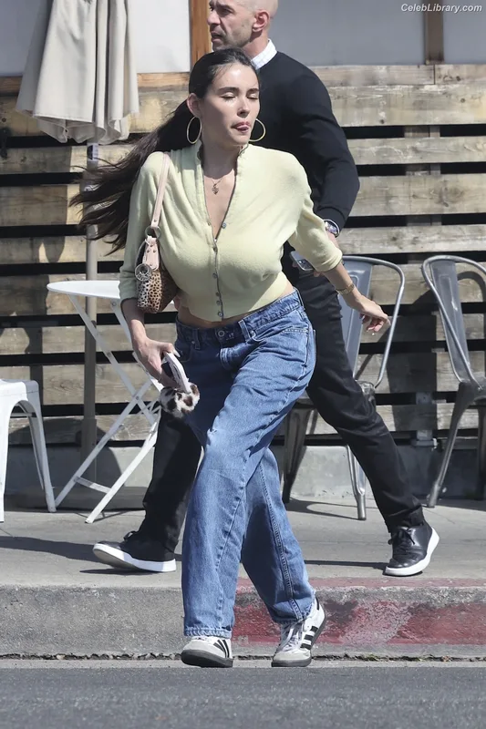 Madison Beer photo 3 of 3479