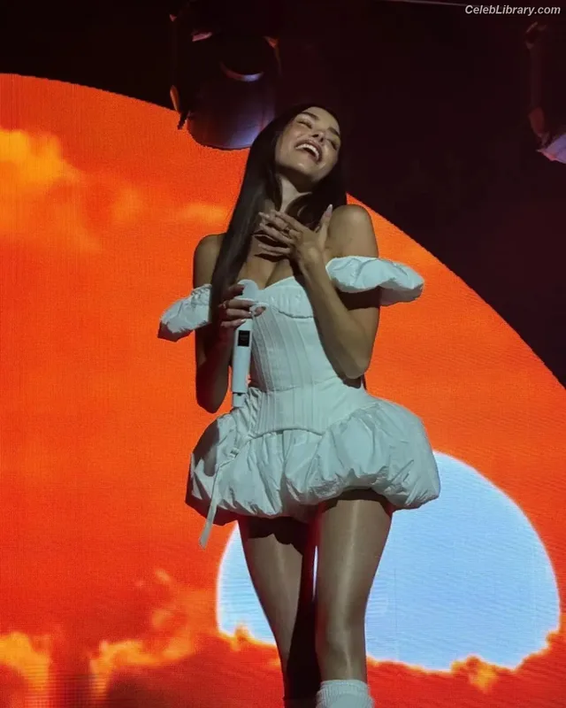 Madison Beer photo 18 of 3479