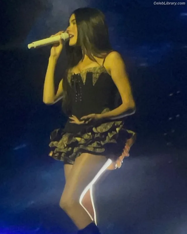 Madison Beer photo 21 of 3479