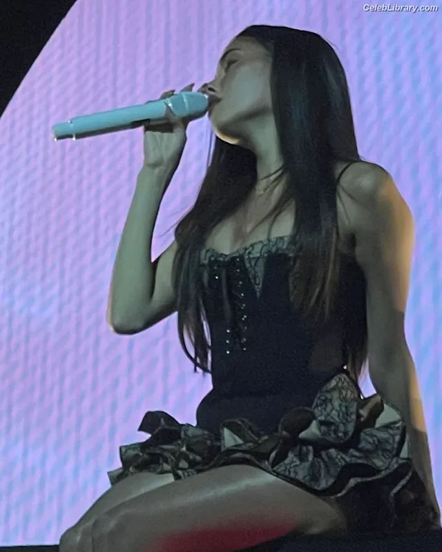 Madison Beer photo 2 of 3479