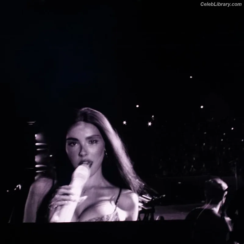 Madison Beer photo 3 of 3479
