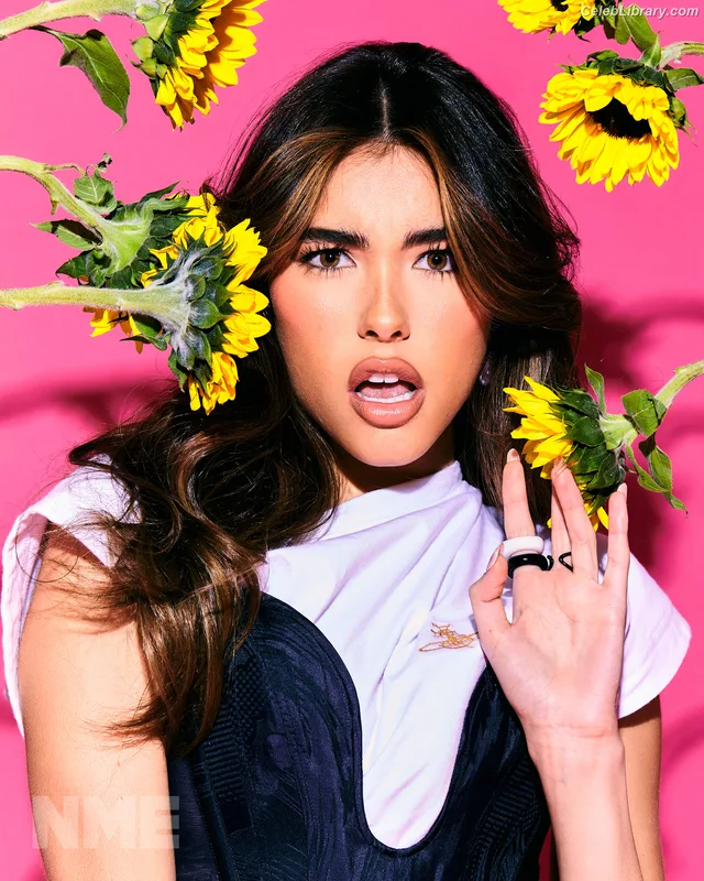Madison Beer photo 15 of 3479