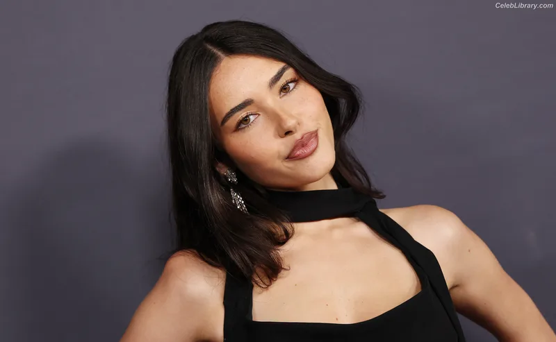Madison Beer photo 17 of 3479