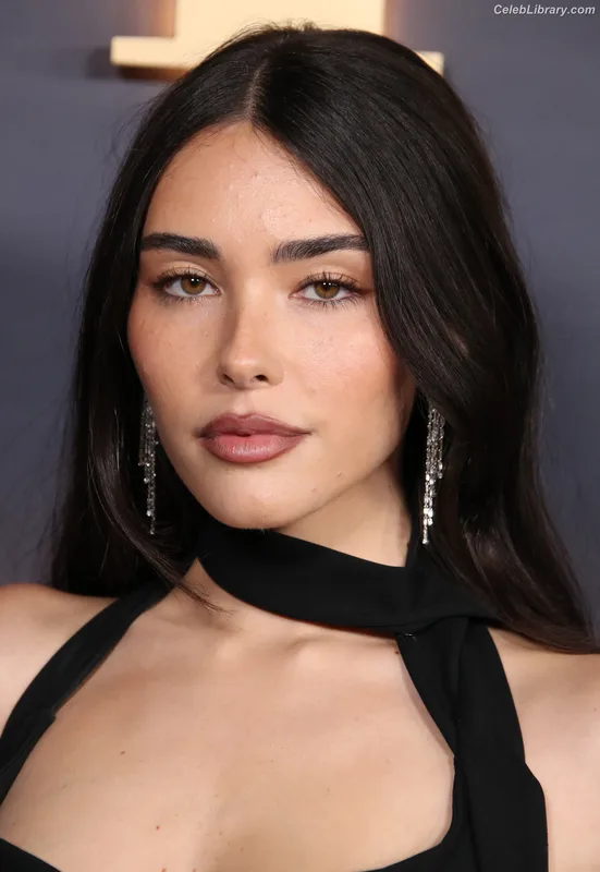 Madison Beer photo 2 of 3479