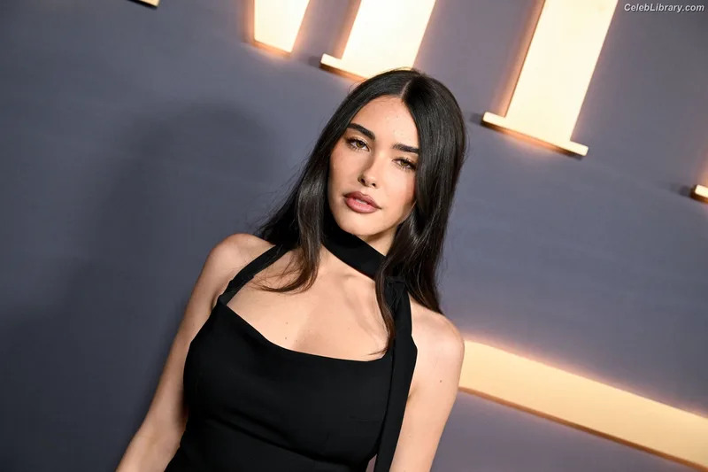 Madison Beer photo 20 of 3479