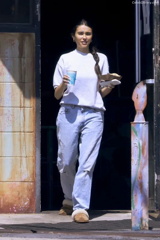 Madison Beer photo 5 of 3479