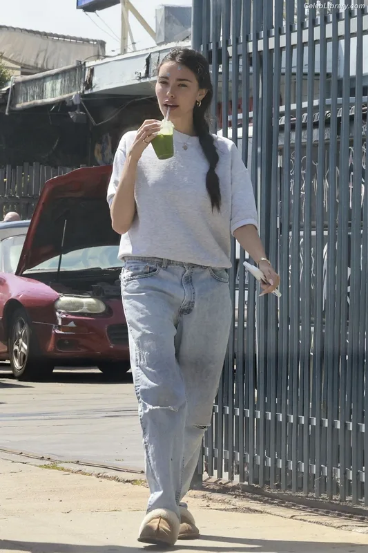 Madison Beer photo 6 of 3479