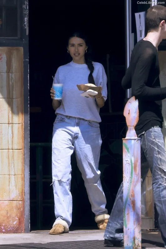 Madison Beer photo 18 of 3479