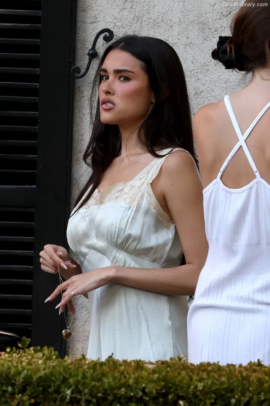 Madison Beer photo 22 of 3479