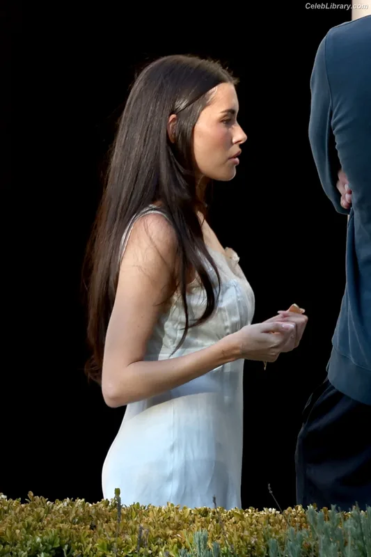 Madison Beer photo 6 of 3479