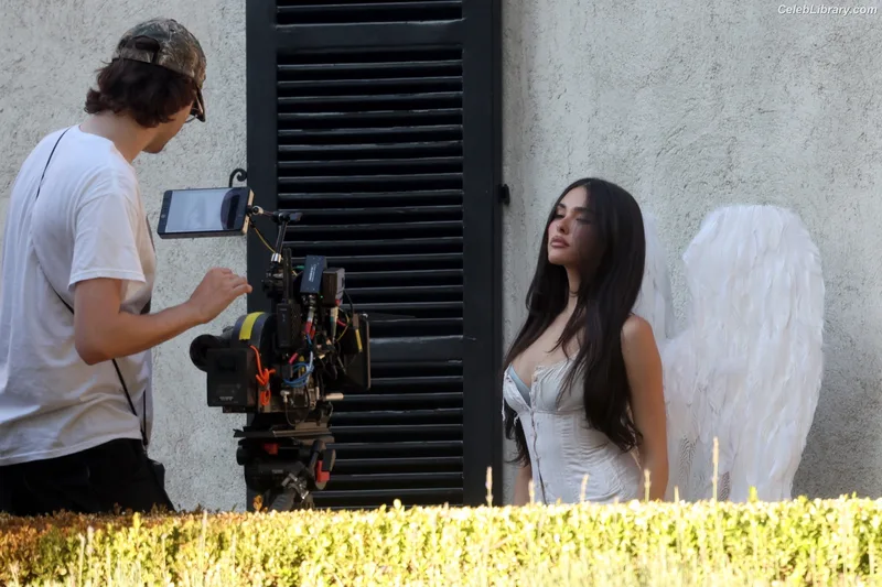 Madison Beer photo 12 of 3479