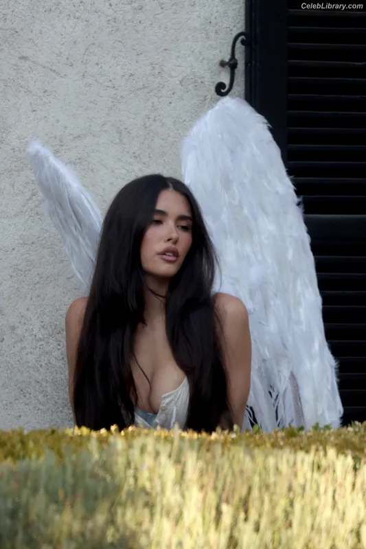 Madison Beer photo 19 of 3479