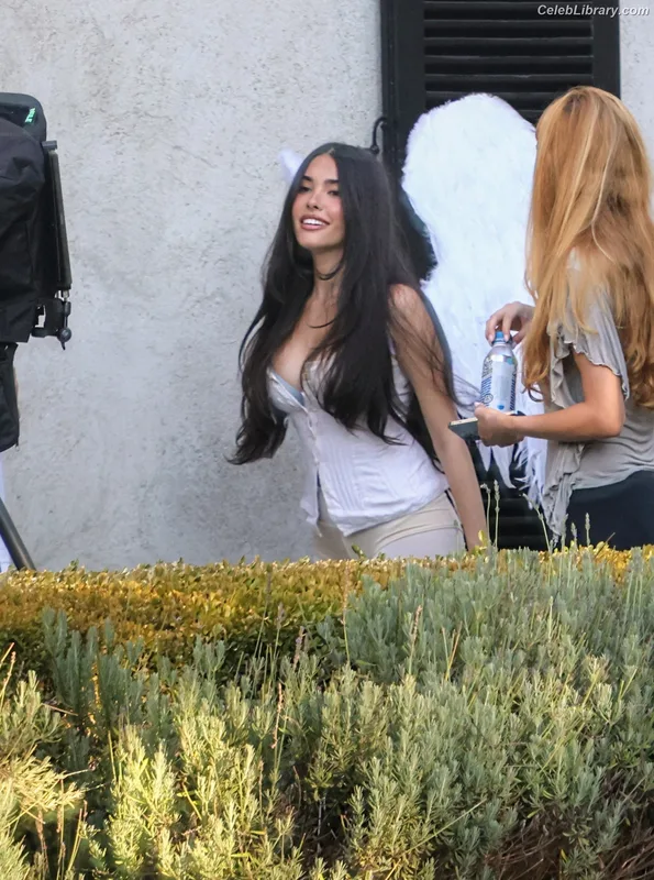 Madison Beer photo 23 of 3479