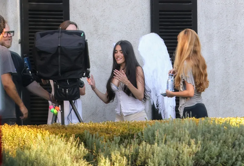 Madison Beer photo 24 of 3479