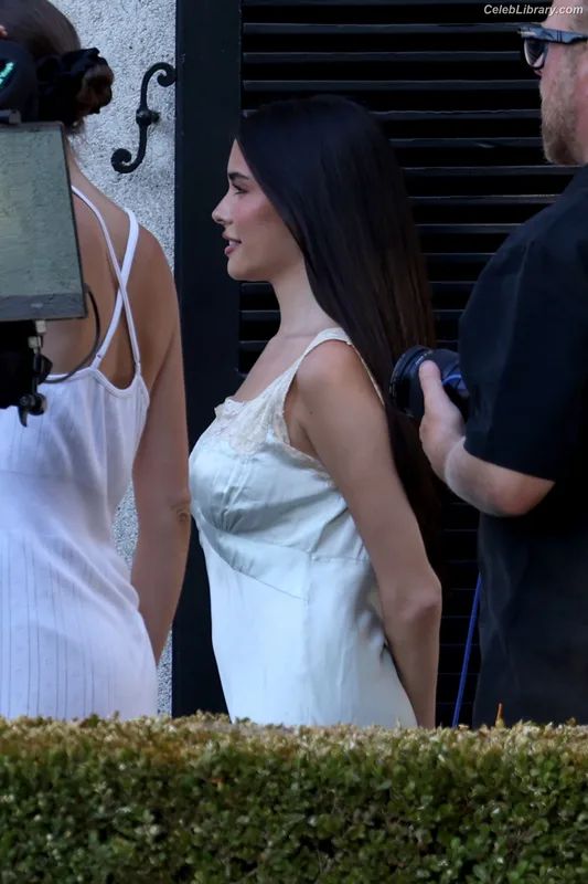 Madison Beer photo 5 of 3479